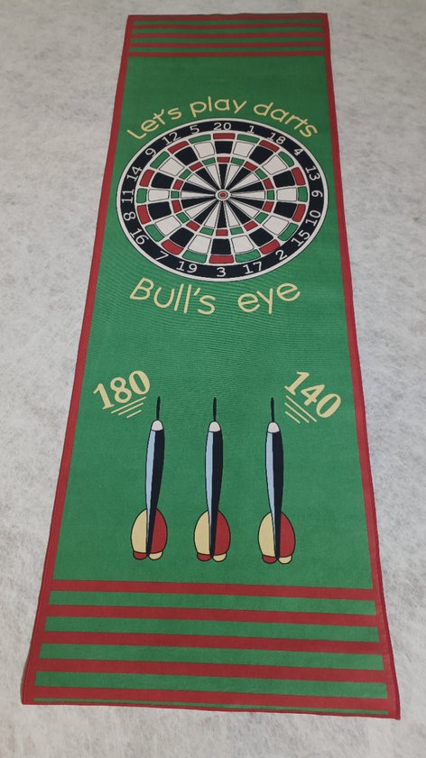 dartmat - dartkleed - bulls eye - 237 x 79 cm - groen - met pijlen op dartmat van Pure2Improve
