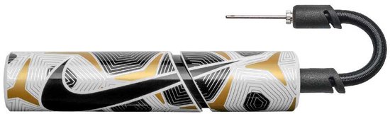 Nike Accessories Essential Balpomp Zilver van Nike